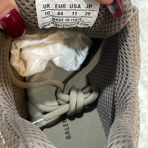 Balenciaga Men's Phantom Sneaker - Picture 9 of 13